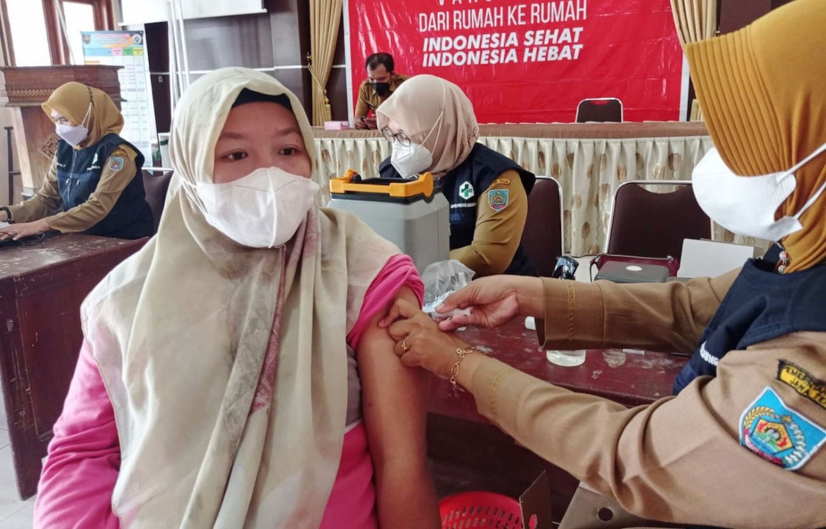 Hàng triệu người Indonesia phải tiêm chủng lại vaccine Covid-19
